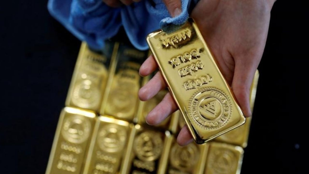 Altın zirveden kayıyor! Fed'den gelecek sürpriz faiz hamlesi beklentisi düşüş getirdi Altın zirveden kayıyor! Fed'den gelecek sürpriz faiz hamlesi beklentisi düşüş getirdi