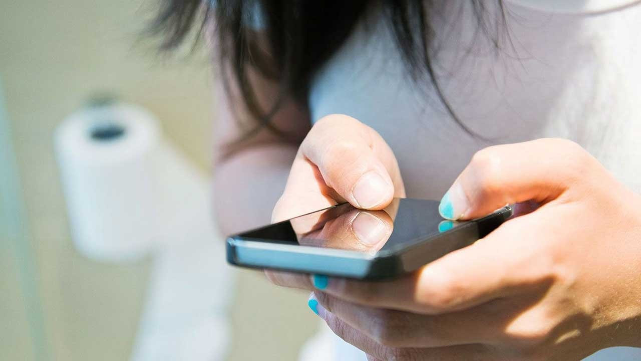 Telefonla tuvalate girenler yandı! ABD'li uzmanlardan şoke eden çalışma; Risk, yüzde 50 artıyor Telefonla tuvalate girenler yandı! ABD'li uzmanlardan şoke eden çalışma; Risk, yüzde 50 artıyor