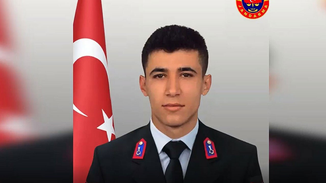 Uzman Çavuş Yeşil, kontrol devriyesinde otomobil çarpması sonucu şehit oldu Uzman Çavuş Yeşil, kontrol devriyesinde otomobil çarpması sonucu şehit oldu