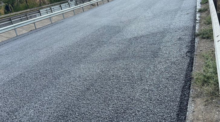 Tosyalı, cüruf malzemesinden asfalt üretti