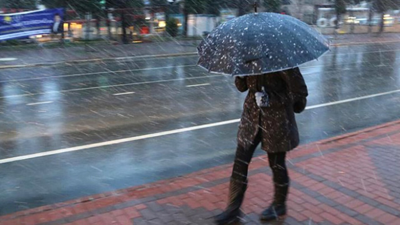 AKOM'dan İstanbul’a soğuk ve yağışlı hava uyarısı: Siklon dalgası fena vuracak!