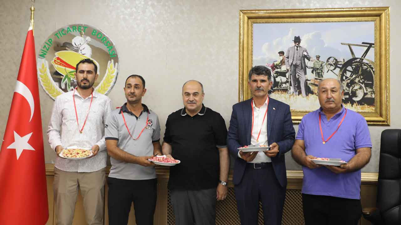 Kırmızı kabuklu Antep fıstığında ilk mahsullere altın ödülü