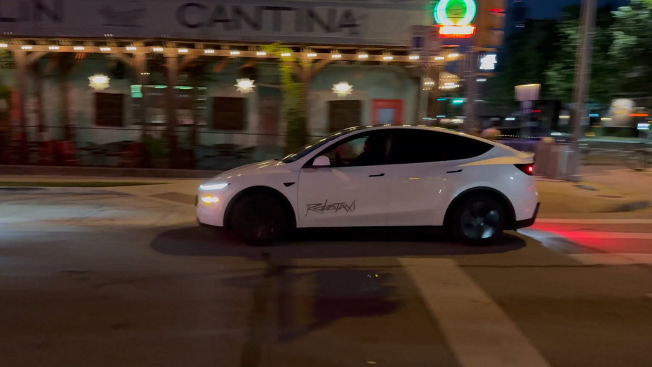 Tesla’nın sürücüsüz taksileri Teksas’ta yola çıktı!