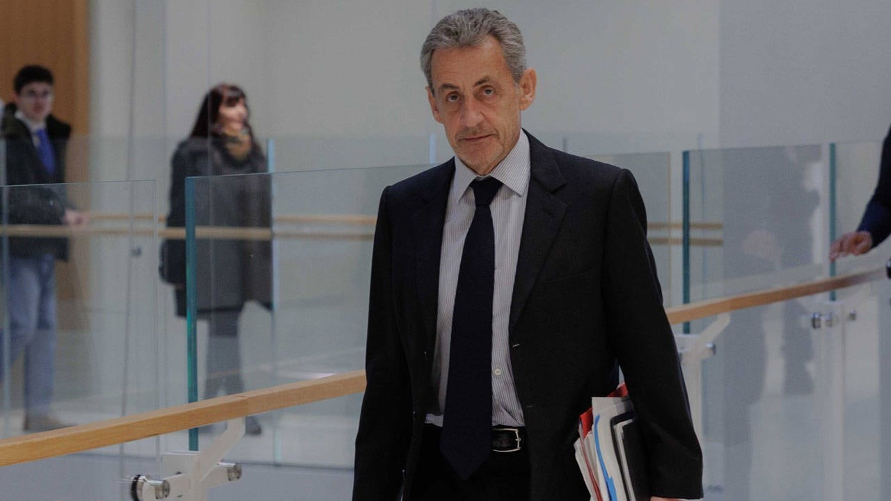 Eski Fransa Cumhurbaşkanı Nicolas Sarkozy bugün cezaevine giriyor