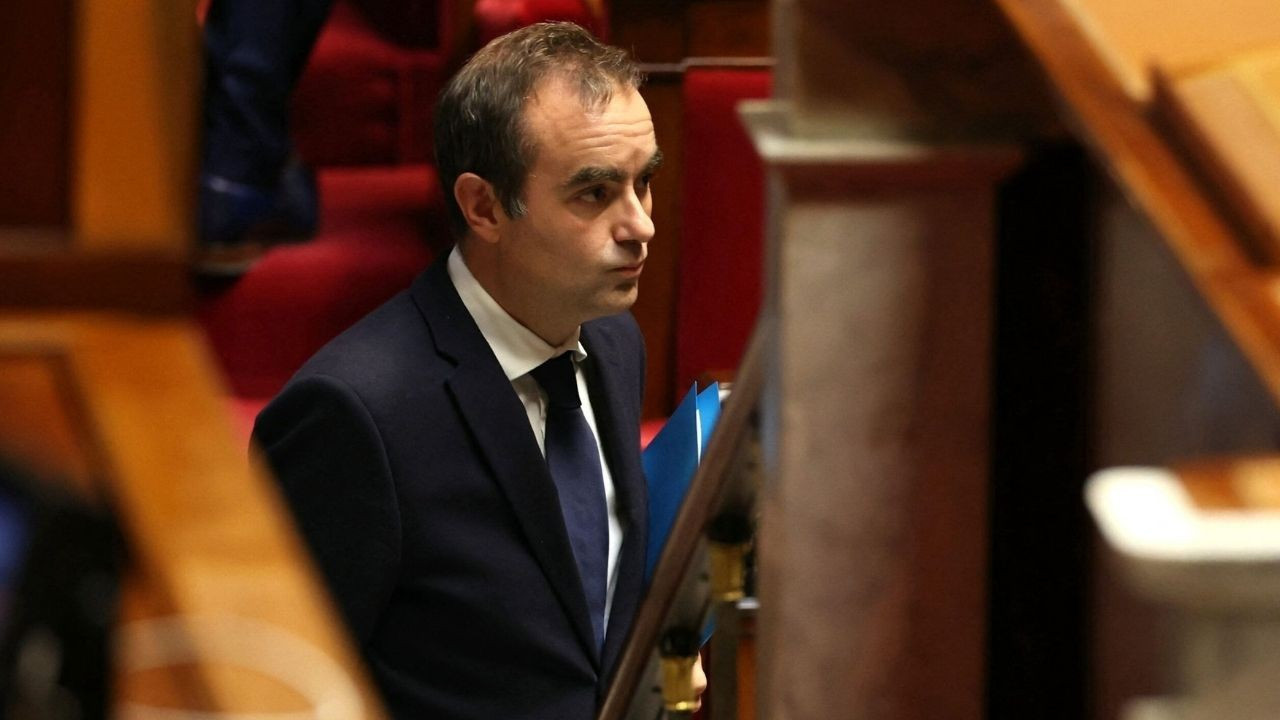 Fransa tartışmalı emeklilik reformunu seçimlere kadar askıya aldı