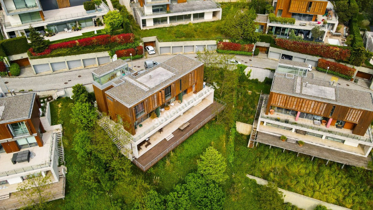 Yeni sahibi ünlü isimlere komşu olacak